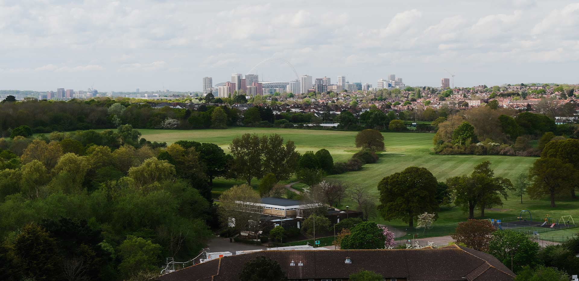 St George, Silkstream, Exterior
