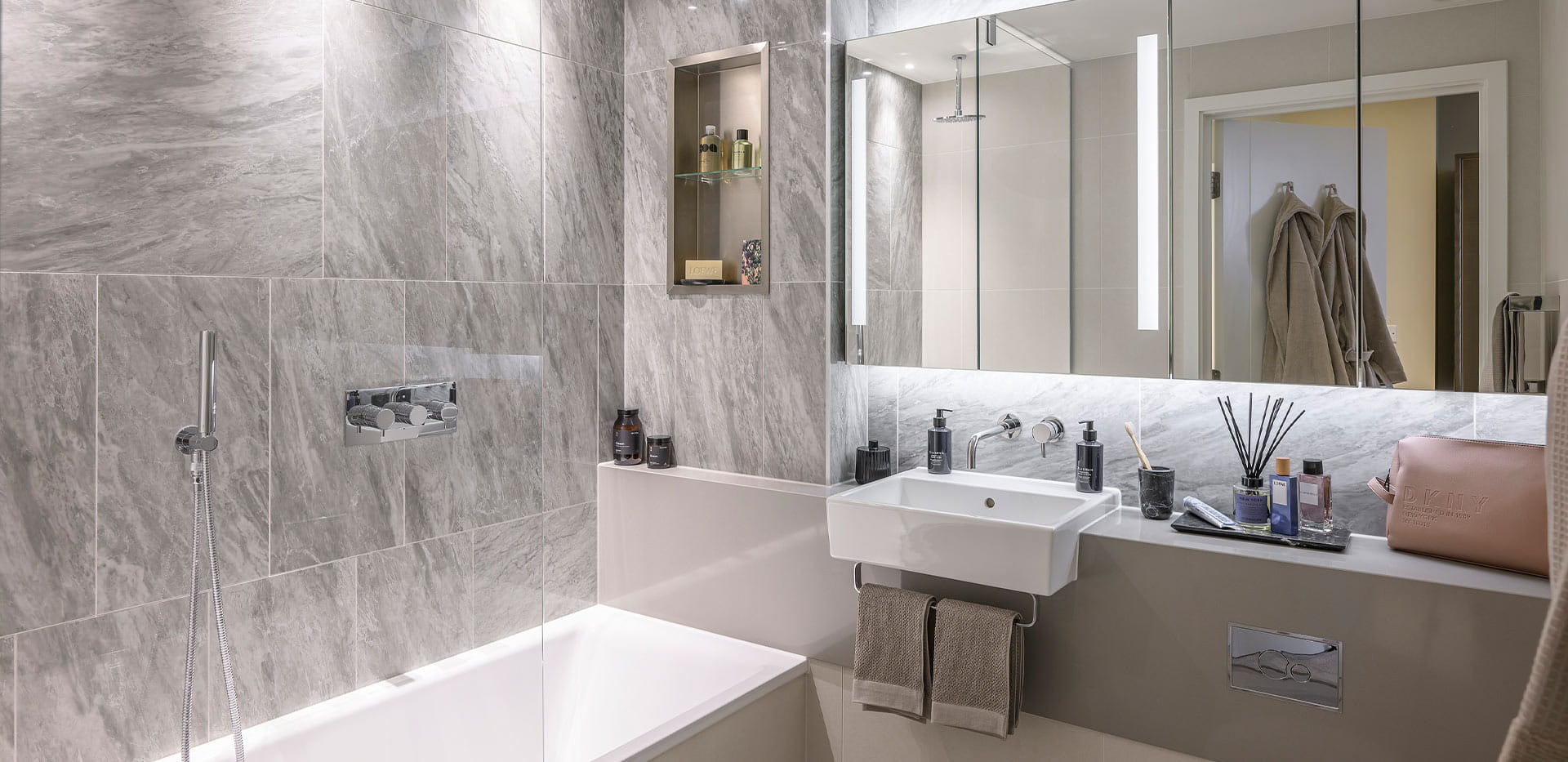 South Quay Plaza, Interior, Bathroom