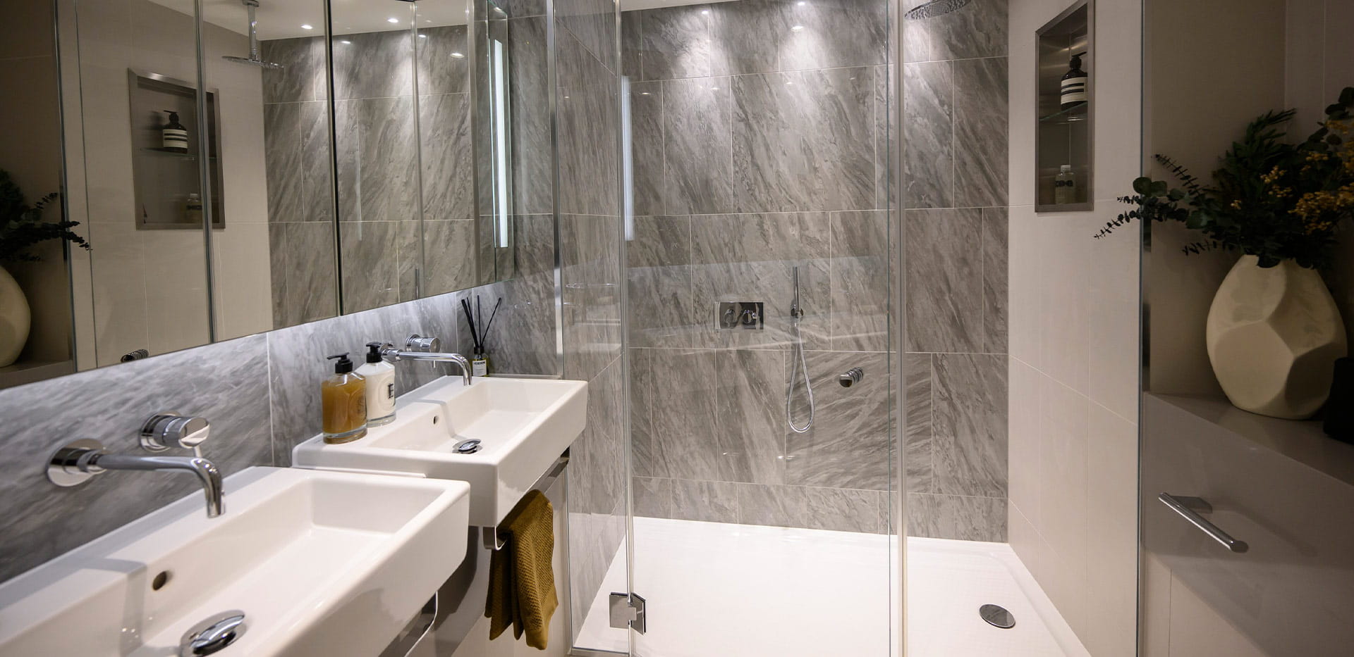 South Quay Plaza, Interior, Bathroom