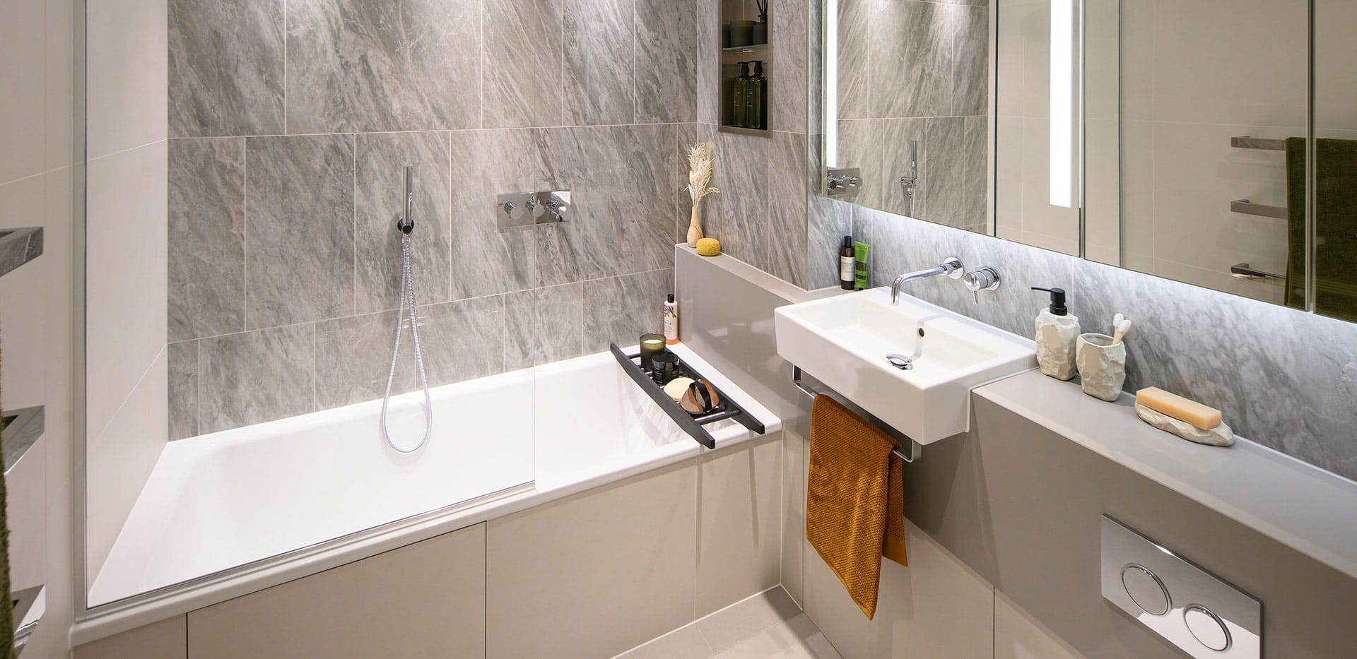 An interior Bathroom image at South Quay Plaza