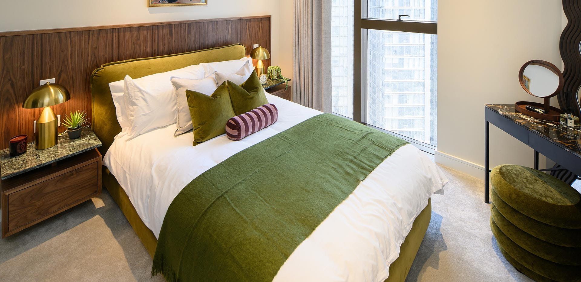 An interior Bedroom image at South Quay Plaza