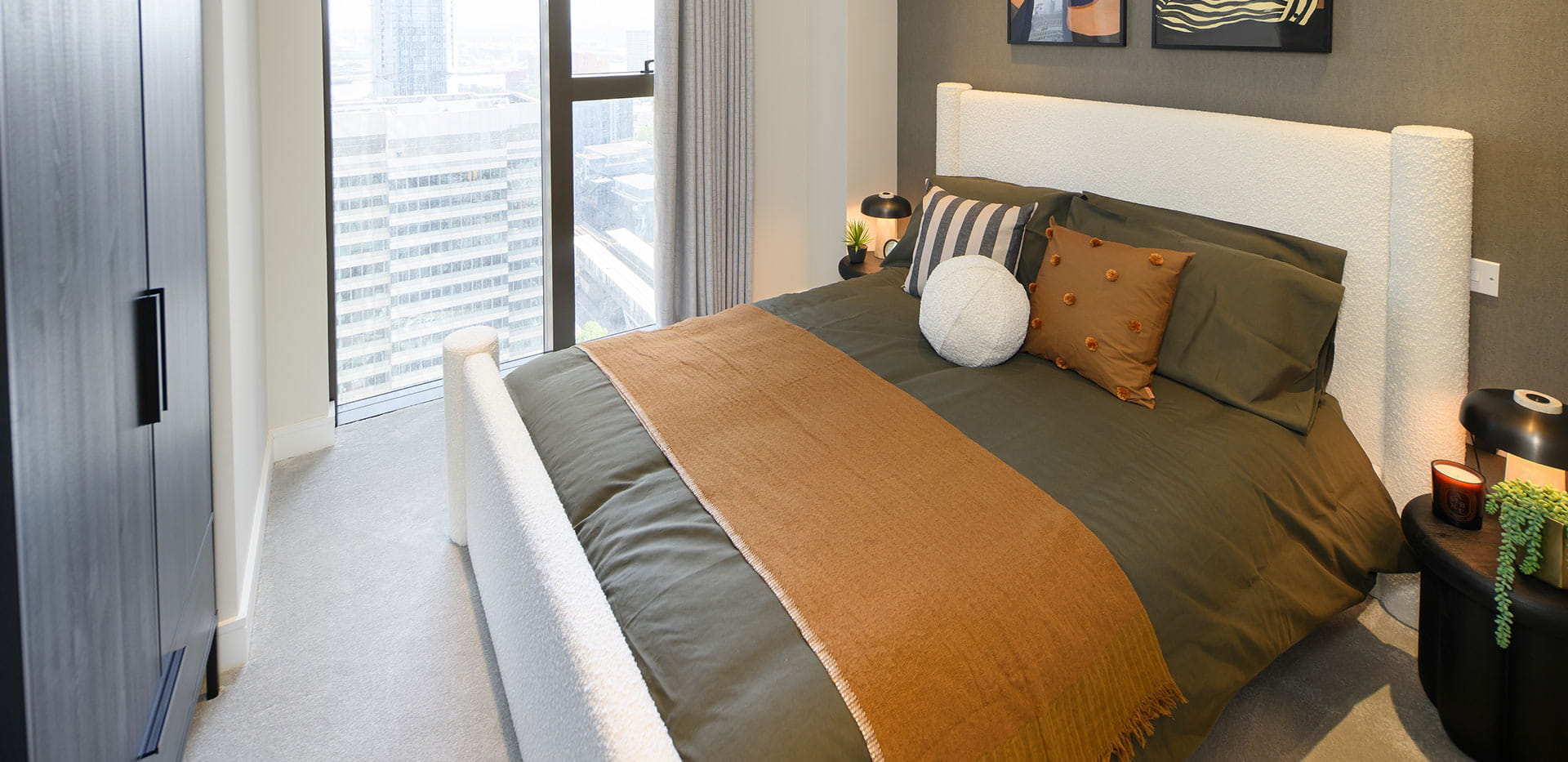 An interior Bedroom image at South Quay Plaza