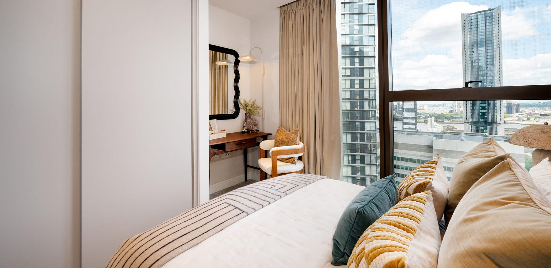 South Quay Plaza, Interior, Bedroom