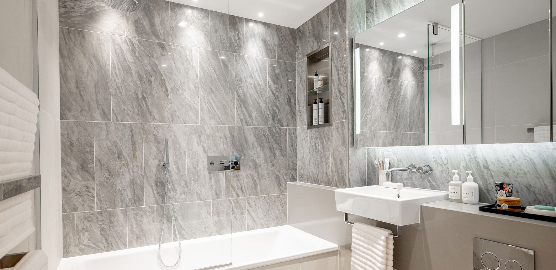 South Quay Plaza, Interior, Bathroom