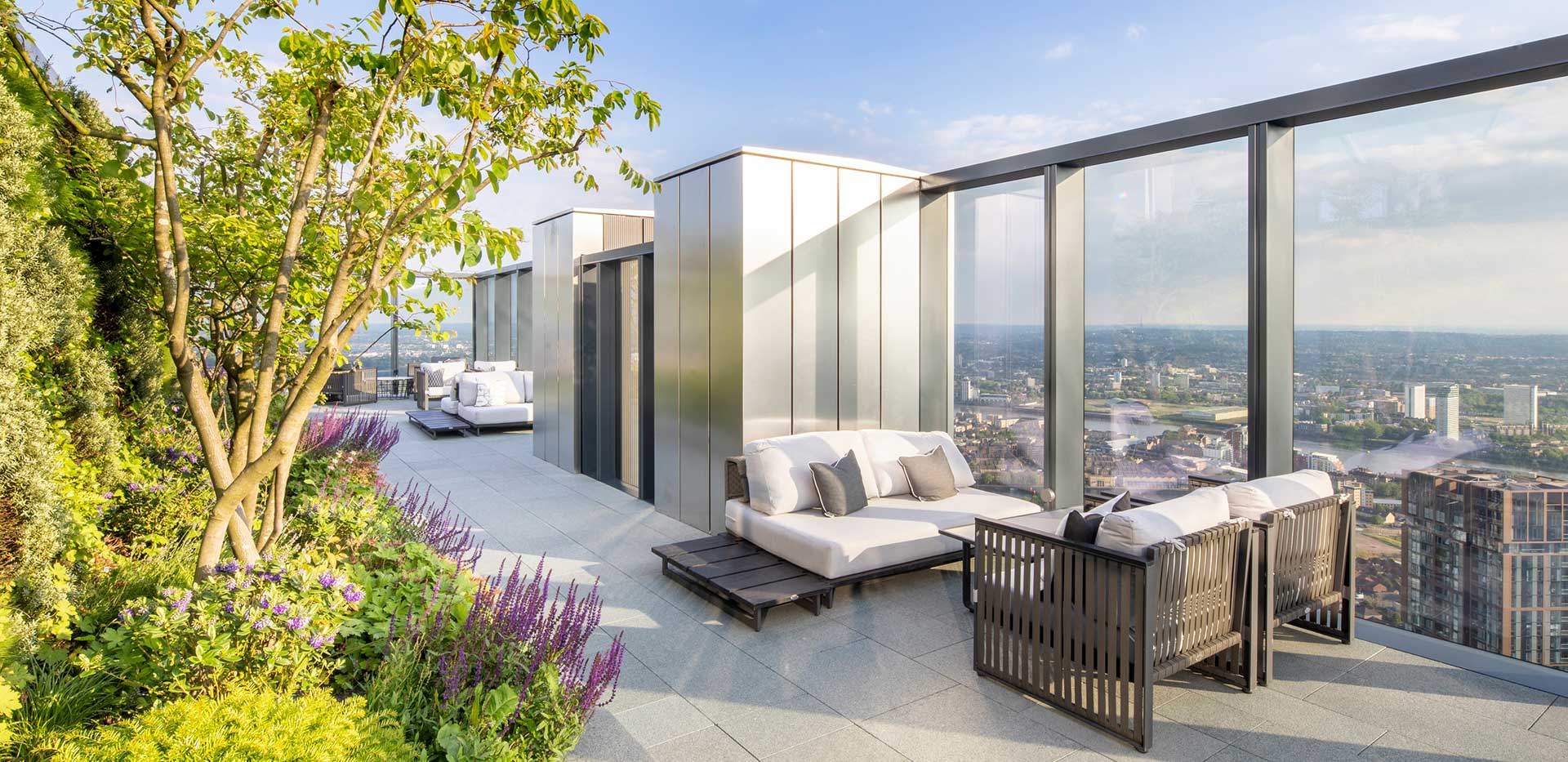 Berkeley, South Quay Plaza, The Quay Club