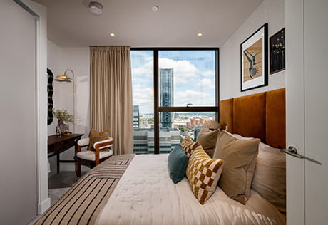 South Quay Plaza, showhome, spacious bedroom with city views
