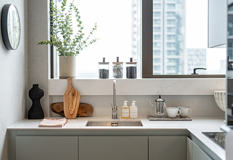 South Quay Plaza, showhome, kitchen with beautiful city views