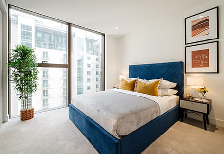 South Quay Plaza, showhome, spacious bedroom with incredible city views
