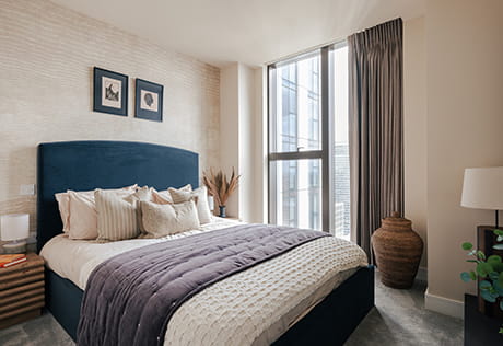 South Quay Plaza, showhome, spacious bedroom with city views