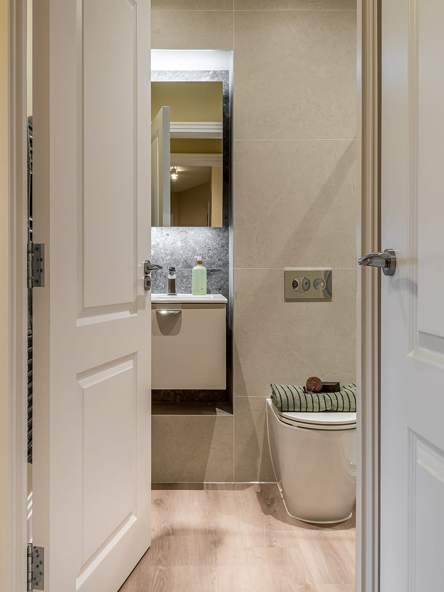 Spring Hill - 2 Bedroom Show Apartment bathroom