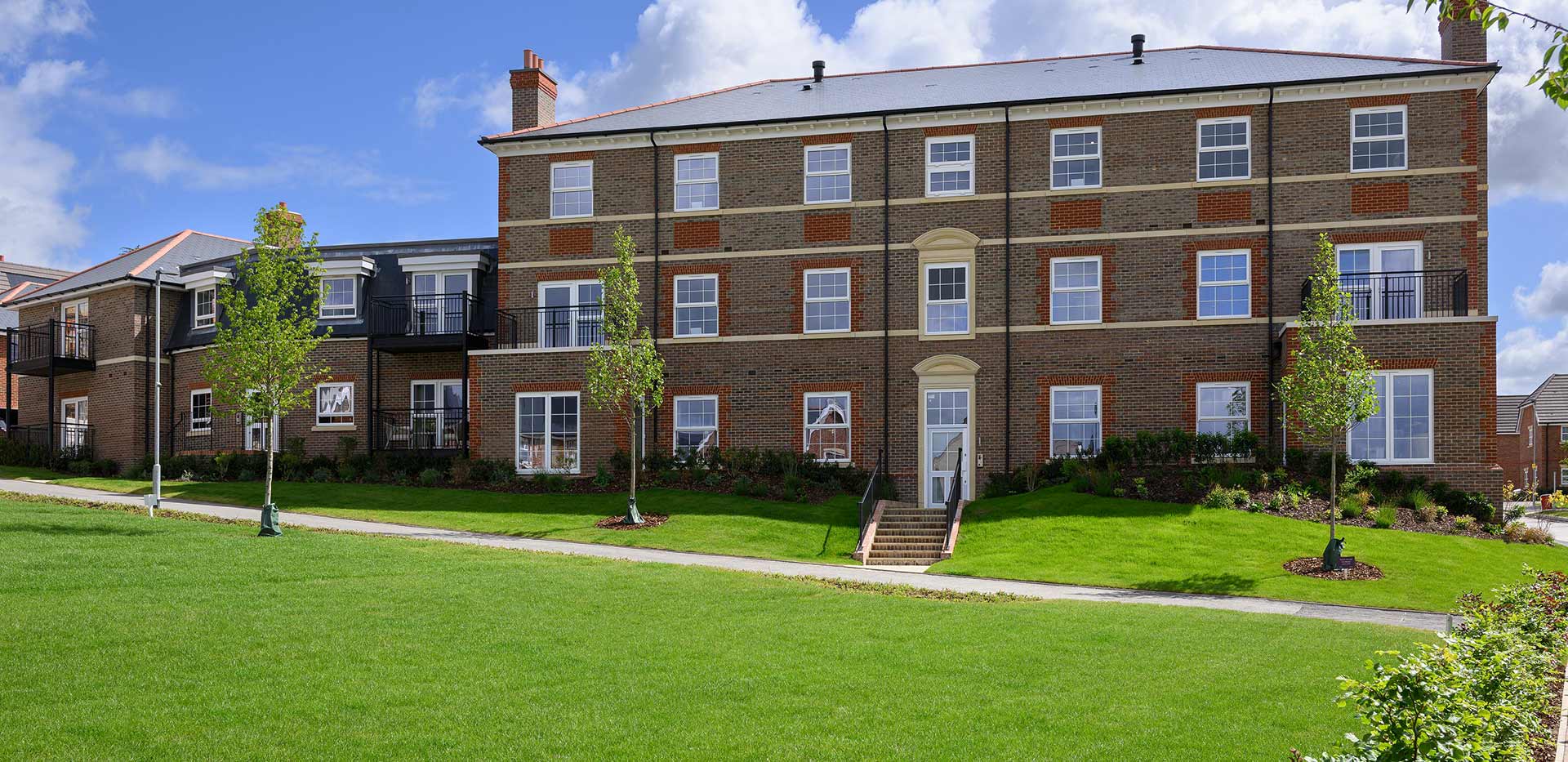 Spring Hill, apartment exterior images
