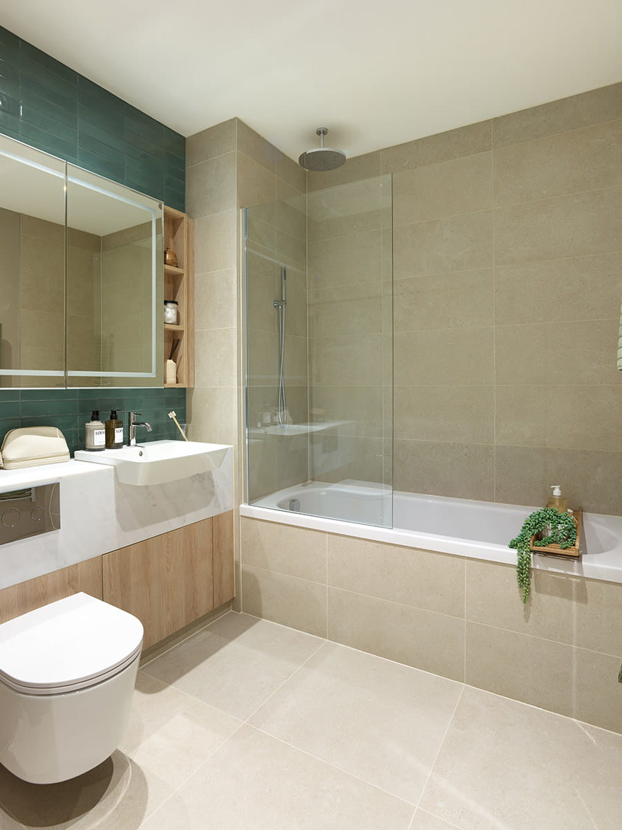Sutton Garden Square, The Garden Suite, spacious bathroom