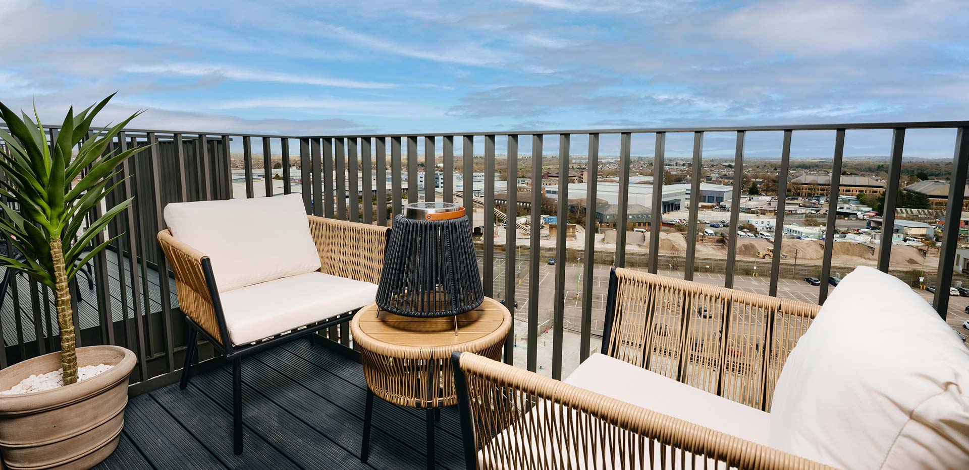 The Exchange Studio Apartment- balcony with outdoor furniture