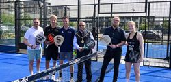 Padel players taking a photo with the local mayor