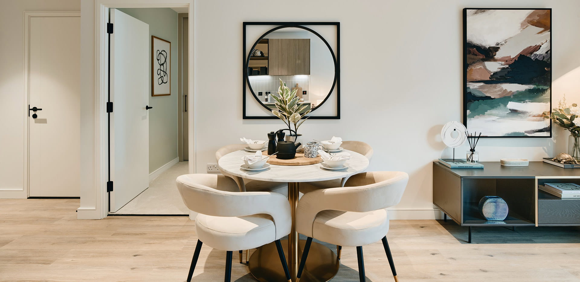 An image of the dining area within property 302 at Quadrant House