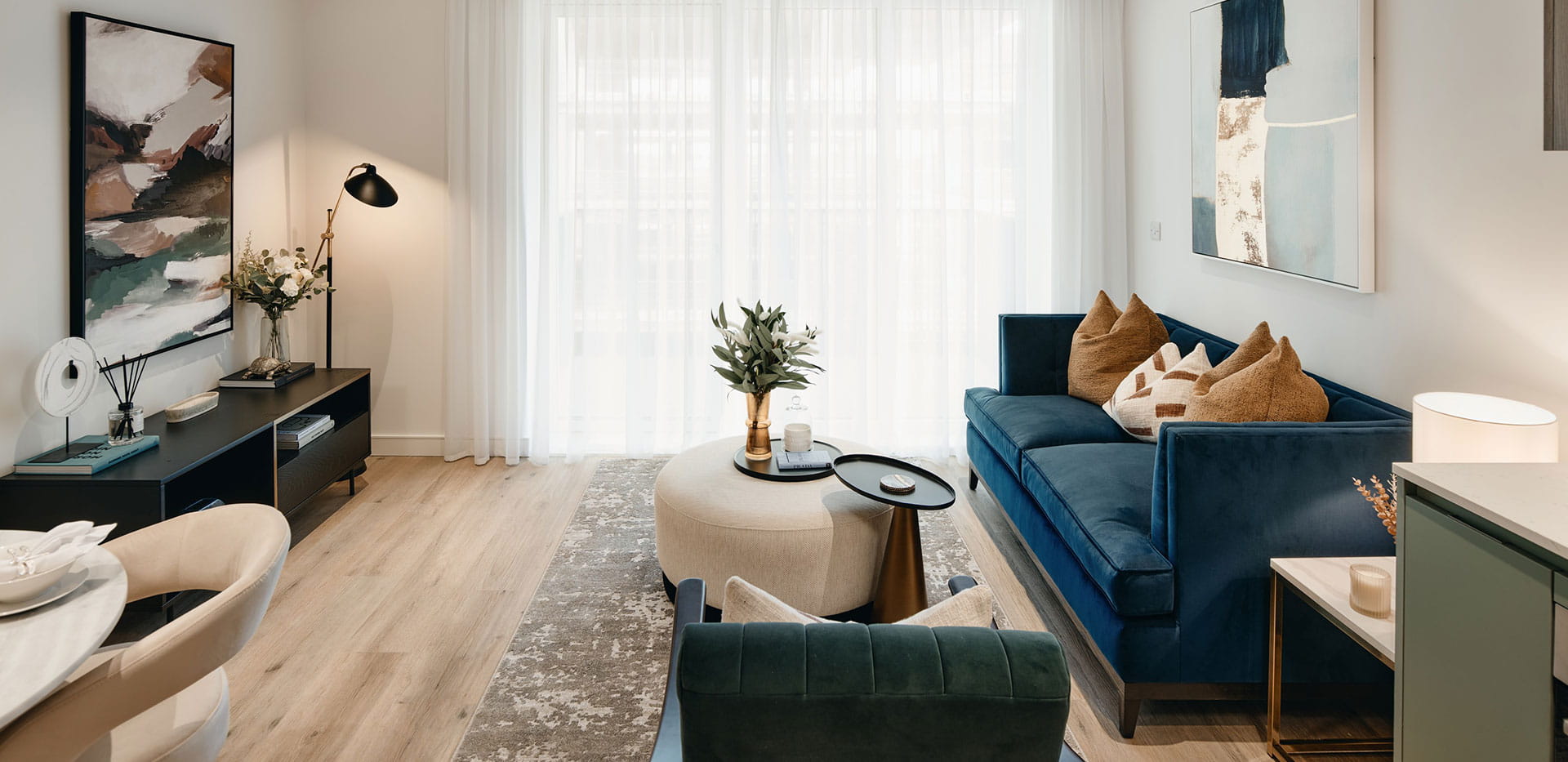 An image of the living area within property 302 at Quadrant House