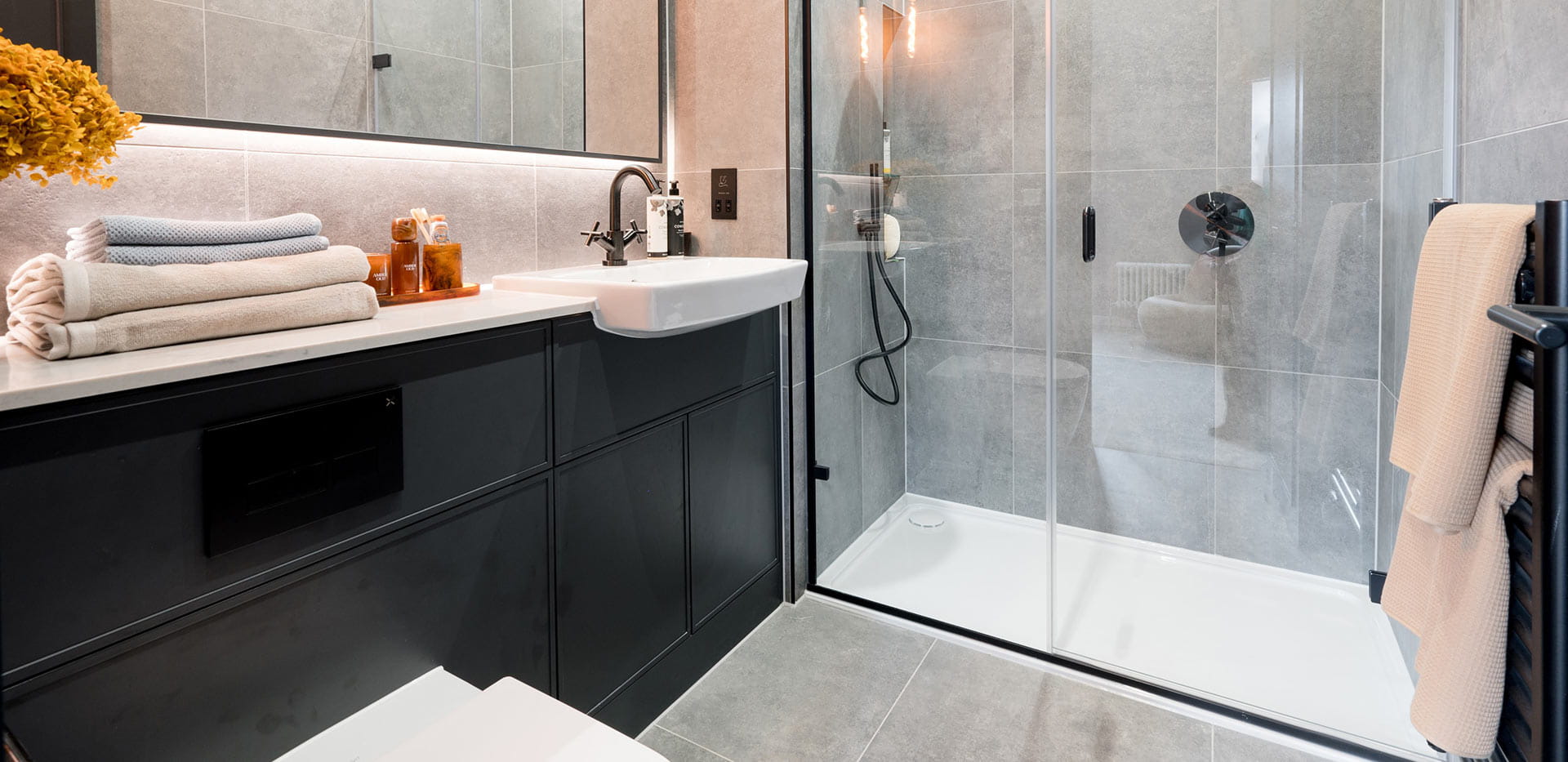The Royal Mews home - bathroom with washroom