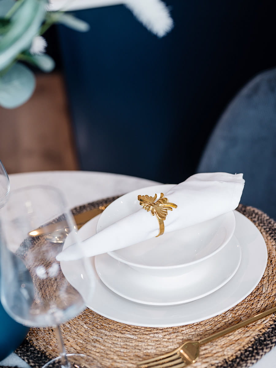 Dining room table details