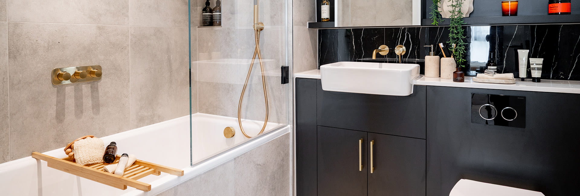 TwelveTrees Park, Property 31.06, bathroom with a contrasting light and dark design