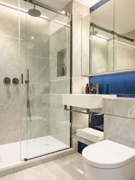 Light themed shower room