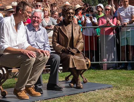 Agatha Christie statue in Wallingford