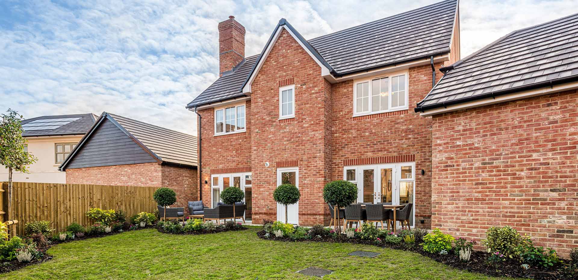 4 bedroom showhome garden - house facing shot