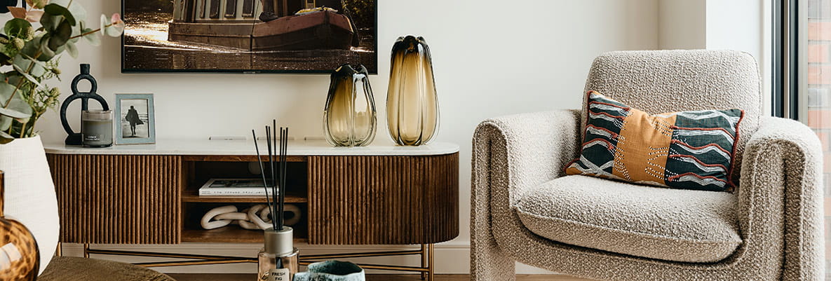 Grand Union Stylish Waterview Apartment Living Room