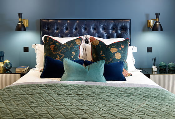 London Dock bedroom with a blue and green theme